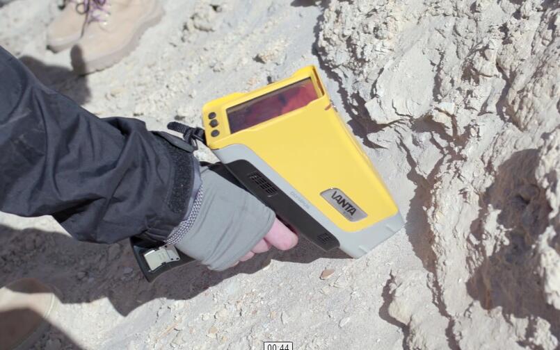 奥林巴斯手持式光谱仪在极地土壤金属元素检测用于研究气候变化的应用？